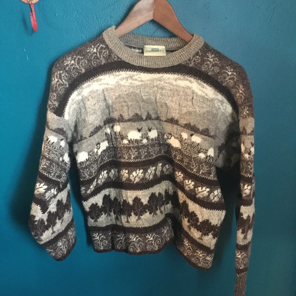 Vintage crew neck sweater with sheep